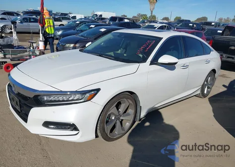 2018 Honda Accord Touring z USA, uszkodzony, nr VIN 1HGCV1F90JA045706